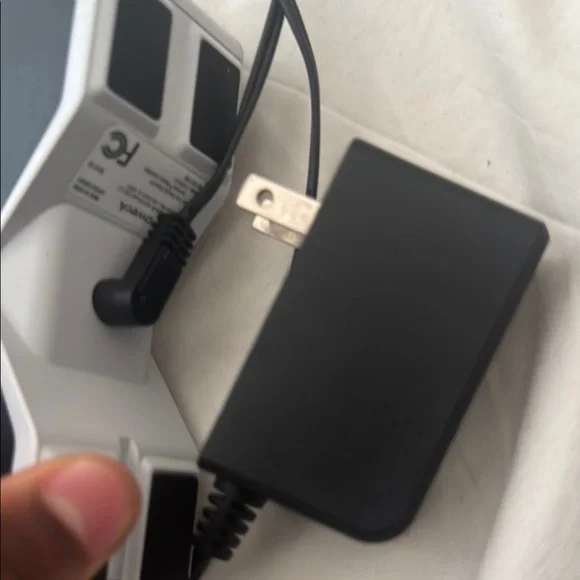 Futuristic Black and Gray VR Headset - Picture 4 of 4